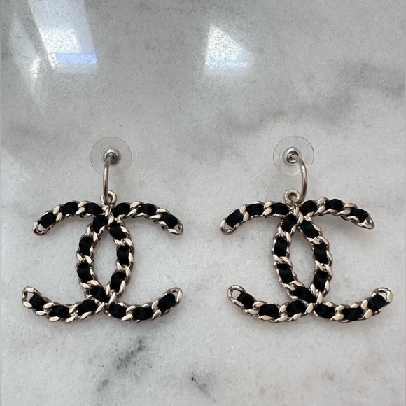 Chanel CC Chain Dangle Earrings Gold and Satin - Picture 2 of 16